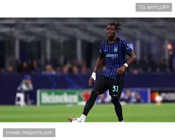 萨勒尼塔纳训练课重点演练五后卫阵型,备战对阵国米 萨勒尼塔纳训练课重点演练五后卫阵型,备战对阵国米